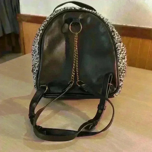 Art Class Black & White Furry Backpack - Picture 3 of 4